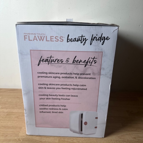 FINISHING TOUCH FLAWLESS BEAUTY MINI FRIDGE FOR SKINCARE & MAKEUP REFRIGERATOR - Picture 5 of 9